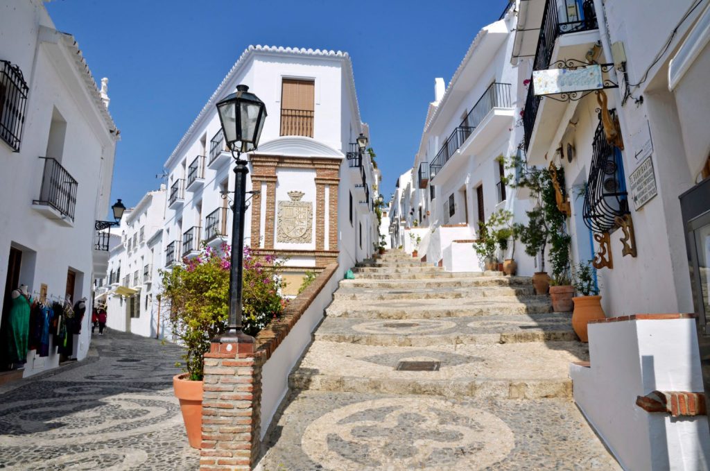 Hiszpania to jeden z najbardziej atrakcyjnych krajów dla miłośników luksusowych nieruchomości nadmorskich